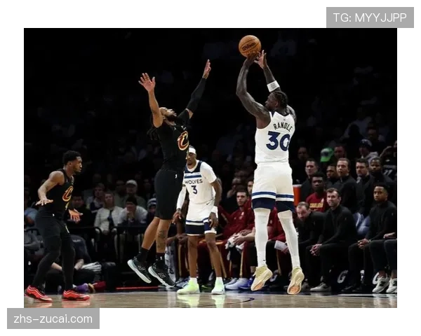 爱德华兹末节独得11分展现巨星攻坚能力与进攻统治力